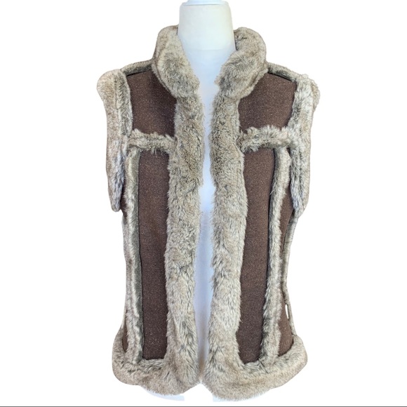 Tru Grit Jackets & Blazers - Tru Grit Fleece and Faux Fur Vest